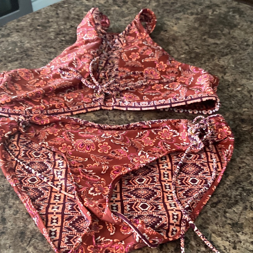No Boundaries swimming Suit top is 2X bottoms L 11/13